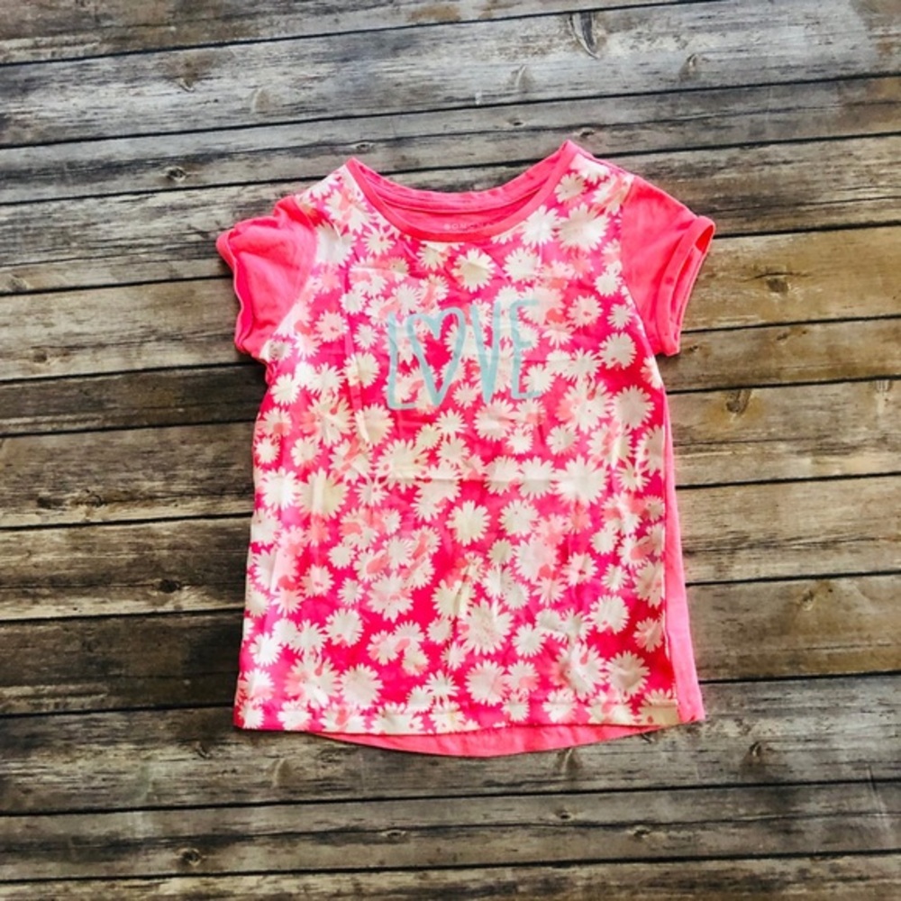 Girls pink t shirt with floral pattern! Si…